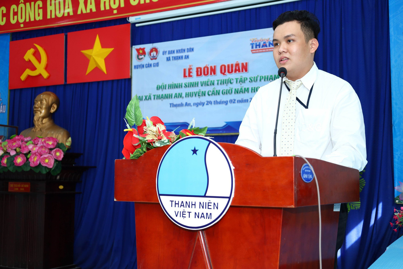 Cung Thiên Bảo phát biểu tại Lễ đón quân Đội hình sinh viên thực tập Sư phạm tại xã Thạnh An, huyện Cần Giờ. (Ảnh: NVCC) Cung Thiên Bảo phát biểu tại Lễ đón quân Đội hình sinh viên thực tập Sư phạm tại xã Thạnh An, huyện Cần Giờ. (Ảnh: NVCC)