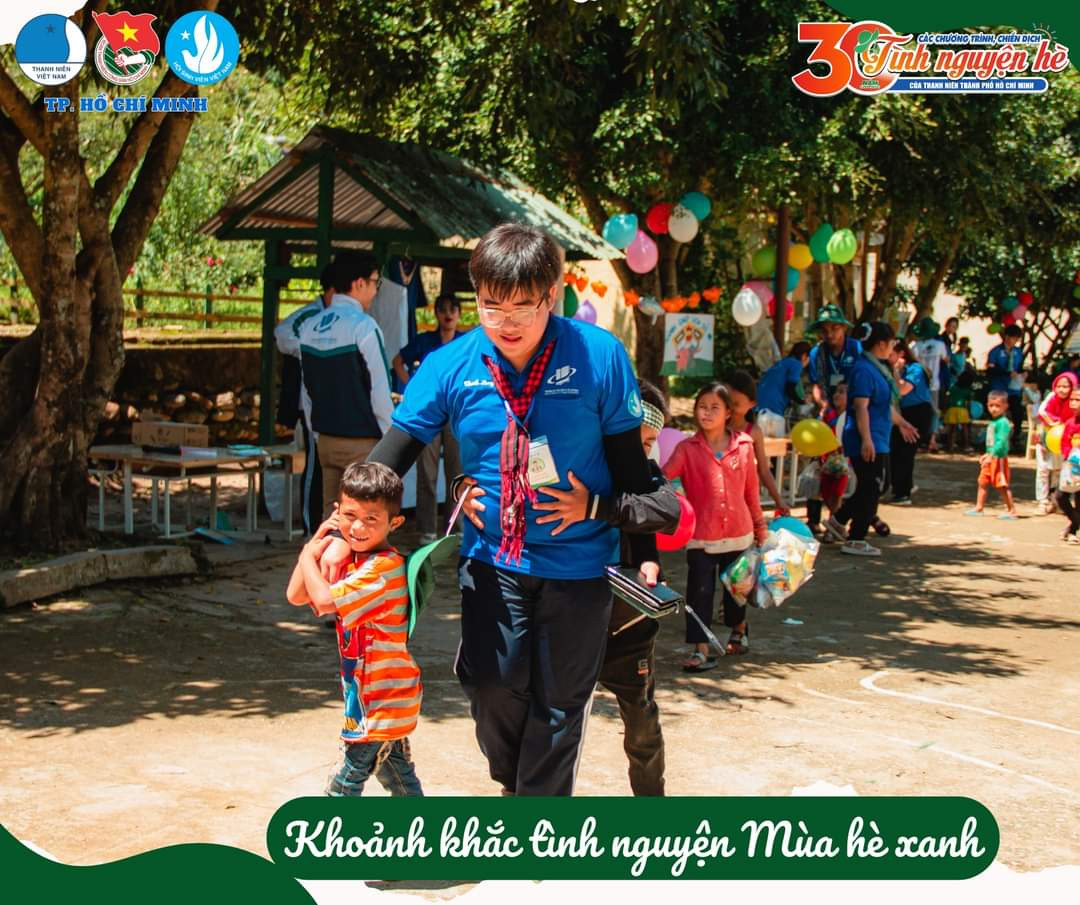 Khoác trên người màu áo xanh, Thanh Long muốn “lấp đầy” tuổi trẻ bằng những tháng ngày tình nguyện đầy ý nghĩa.