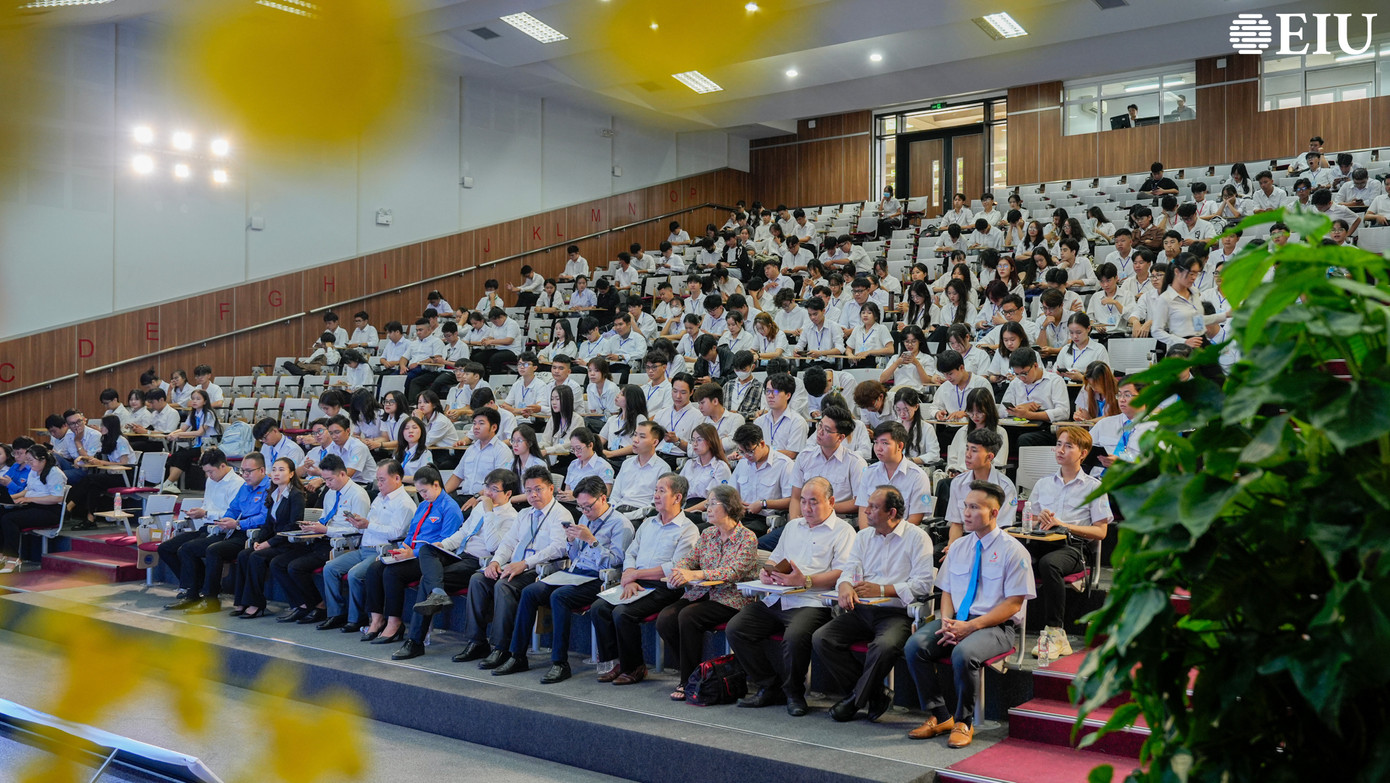 121 đại biểu đến từ các khoa tham dự Đại hội.