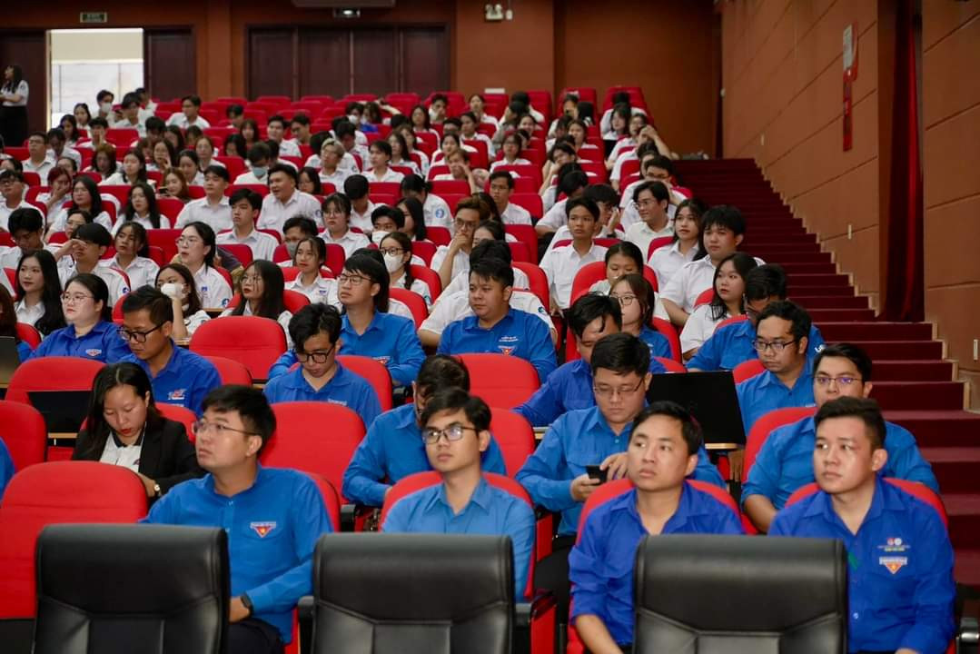 120 học viên về tham dự Chương trình bồi dưỡng chức danh Bí thư, Phó Bí thư Đoàn và Chủ tịch, Phó Chủ tịch Hội Sinh viên các trường, năm học 2023 - 2024. 120 học viên về tham dự Chương trình bồi dưỡng chức danh Bí thư, Phó Bí thư Đoàn và Chủ tịch, Phó Chủ tịch Hội Sinh viên các trường, năm học 2023 - 2024.