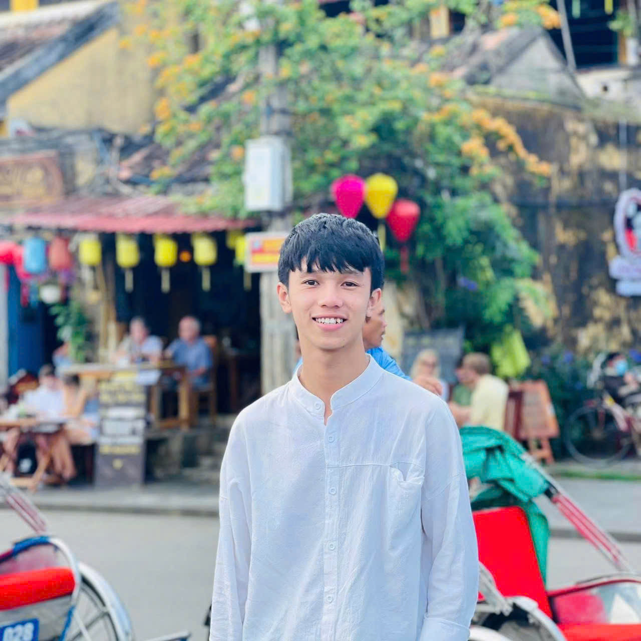 Quang Lành rất vui vì mình là một trong 90 sinh viên được nhận học bổng 'Nâng bước thủ khoa năm 2024'. Quang Lành rất vui vì mình là một trong 90 sinh viên được nhận học bổng 'Nâng bước thủ khoa năm 2024'.