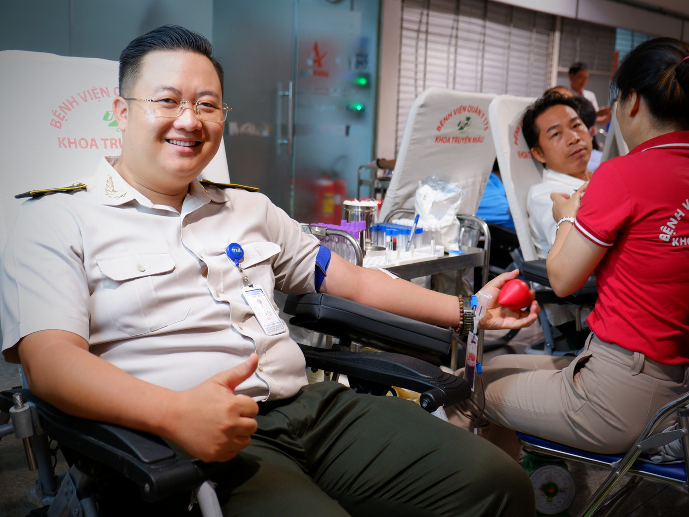 Ngoài sự tham gia của đoàn viên, thanh niên, còn có sự tham gia rất đông của cán bộ, công nhân viên các đơn vị hoạt động tại Cảng Hàng không Quốc tế Tân Sơn Nhất.