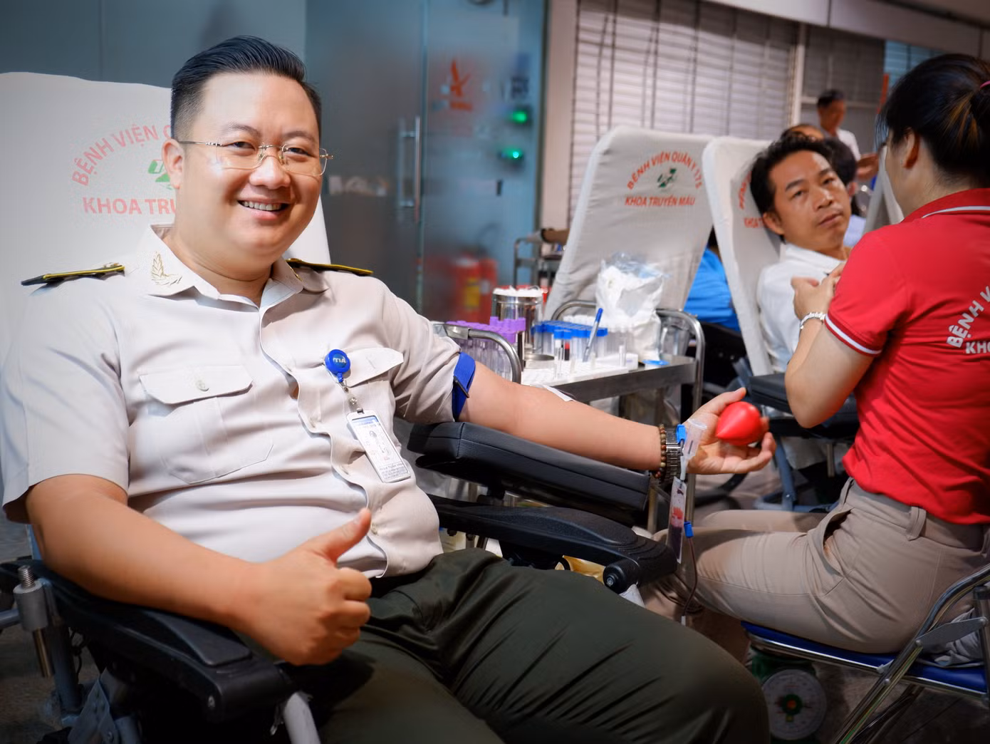 Ngoài sự tham gia của đoàn viên, thanh niên, còn có sự tham gia rất đông của cán bộ, công nhân viên các đơn vị hoạt động tại Cảng Hàng không Quốc tế Tân Sơn Nhất.