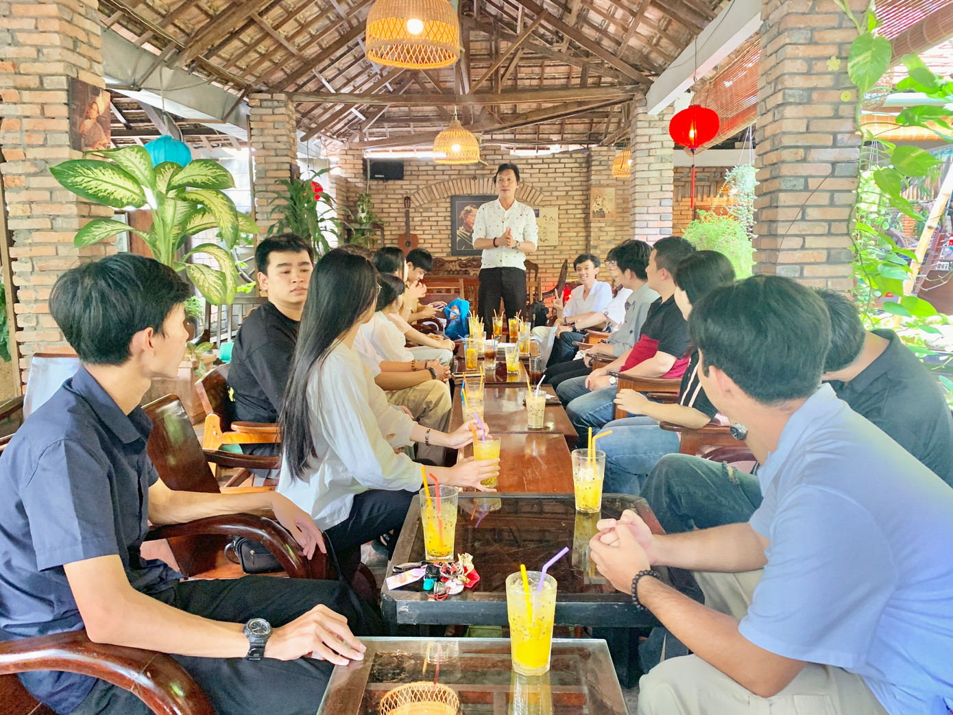 Các thành viên 'Bút nhóm Đồng Xanh' trong một lần sinh hoạt. Các thành viên 'Bút nhóm Đồng Xanh' trong một lần sinh hoạt.