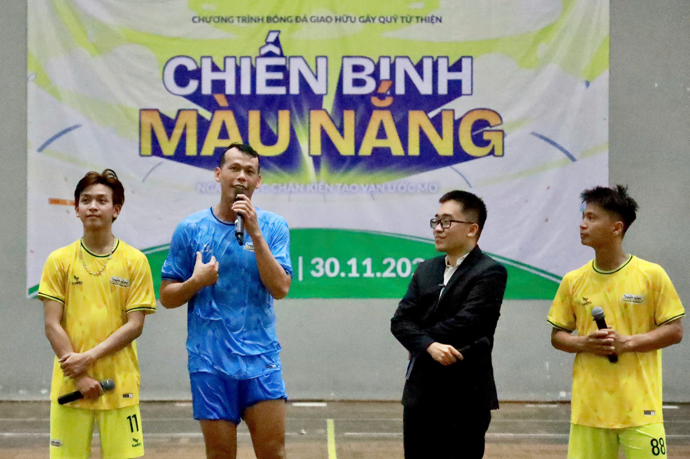 Thủ môn Bùi Tấn Trường phát biểu tại chương trình.