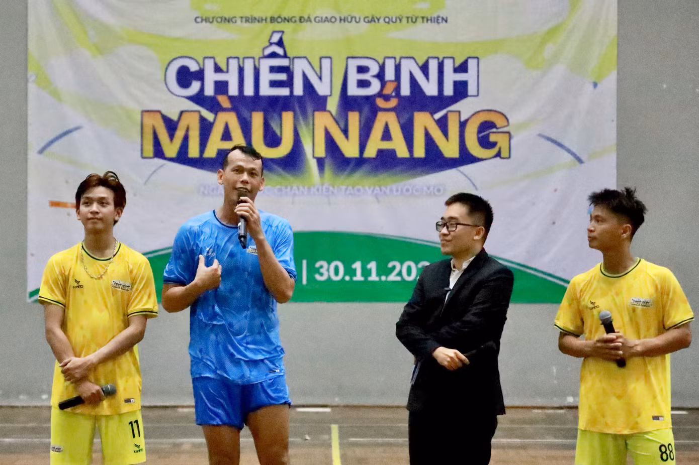 Thủ môn Bùi Tấn Trường phát biểu tại chương trình.