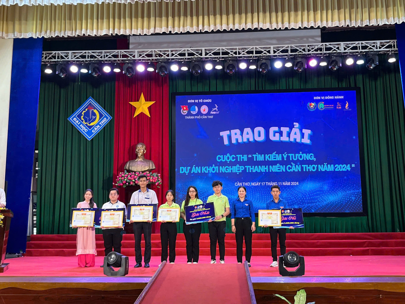 Thông qua các cuộc thi khởi nghiệp, nhóm có thêm cơ hội nâng cao sản phẩm của mình trước khi đưa ra thị trường. Thông qua các cuộc thi khởi nghiệp, nhóm có thêm cơ hội nâng cao sản phẩm của mình trước khi đưa ra thị trường.