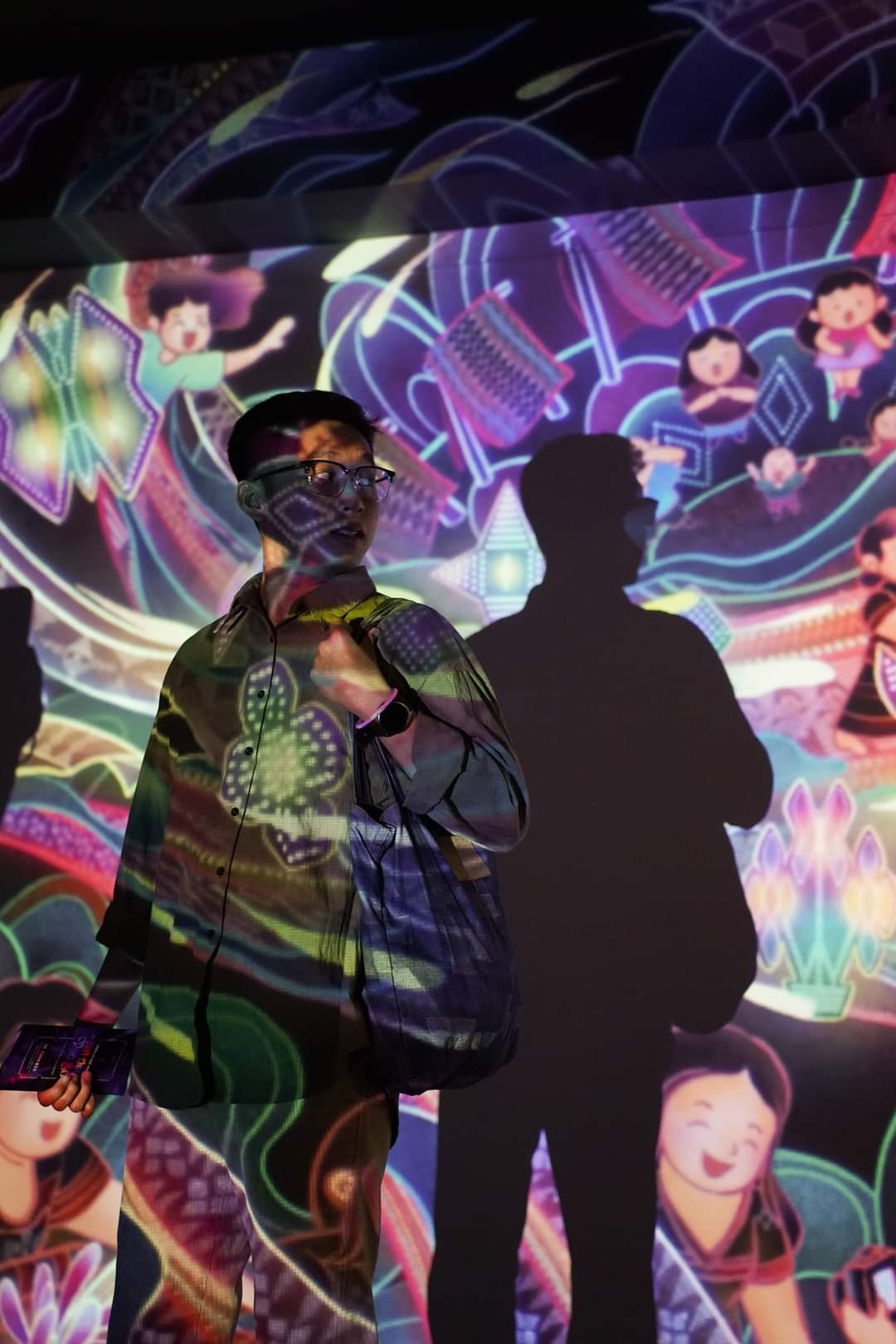 Những góc 'sống ảo' đa sắc được bạn trẻ check-in, tạo kỷ niệm cùng bạn bè.