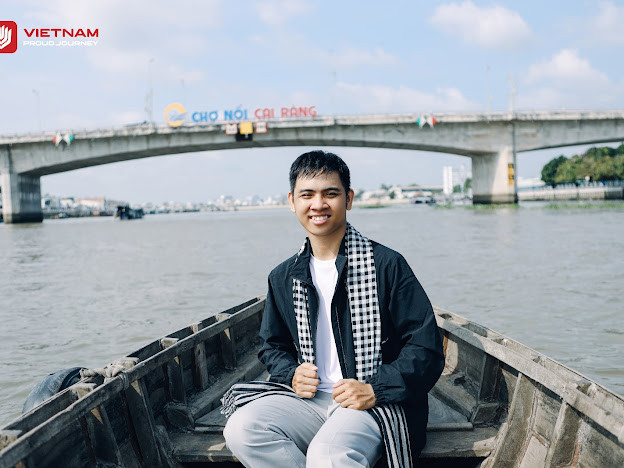 Chân dung chàng trai Hoàng Trung Thiên với niềm đam mê nhiếp ảnh. (Ảnh: NVCC)