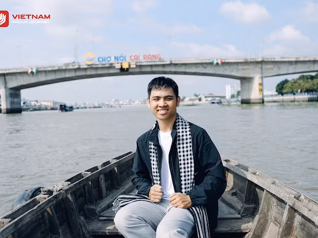 Chân dung chàng trai Hoàng Trung Thiên với niềm đam mê nhiếp ảnh. (Ảnh: NVCC)