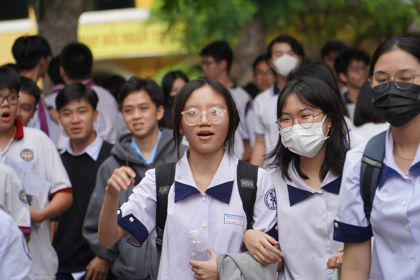 Thí sinh TP. HCM phấn khởi sau khi làm xong môn Toán. Thí sinh TP. HCM phấn khởi sau khi làm xong môn Toán.