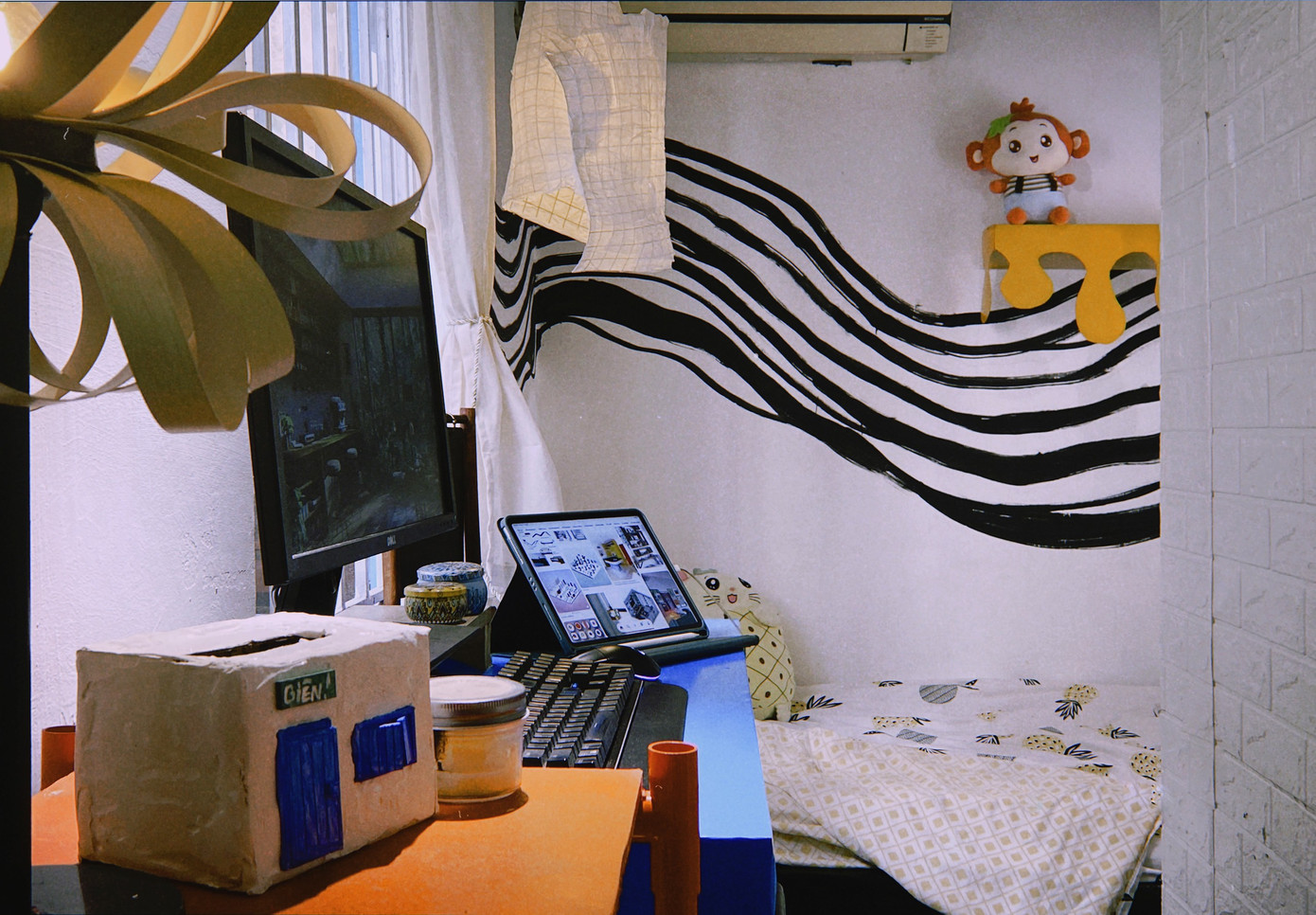 Góc phòng nhỏ vẻn vẹn 5m2 của anh Điện Biên sau khi đã được cải tạo.