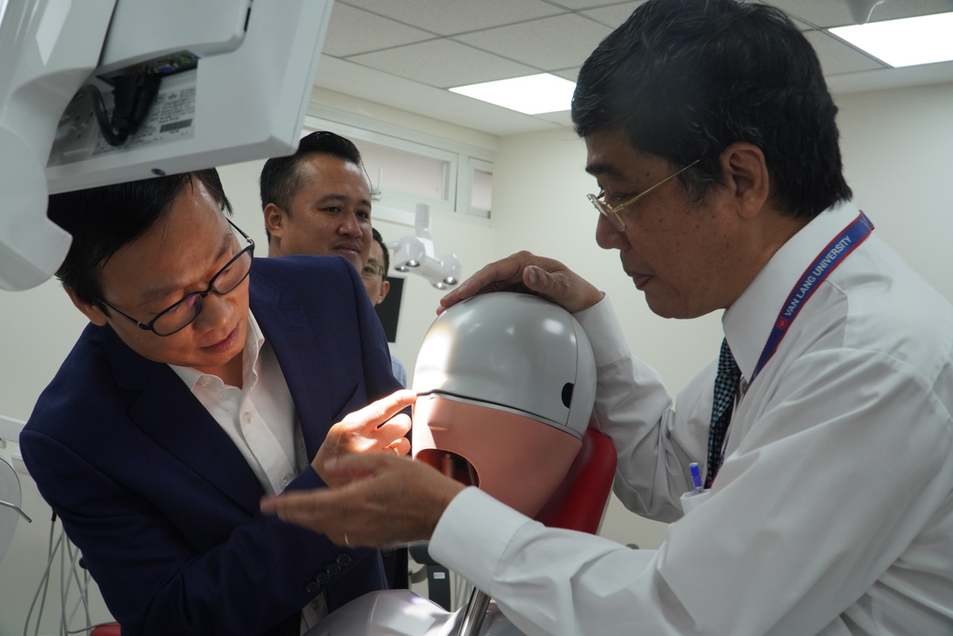 Phòng khám chuyên khoa Răng - Hàm - Mặt do sinh viên thực hiện, miễn phí 100% cho bệnh nhân với những thiết bị hiện đại.