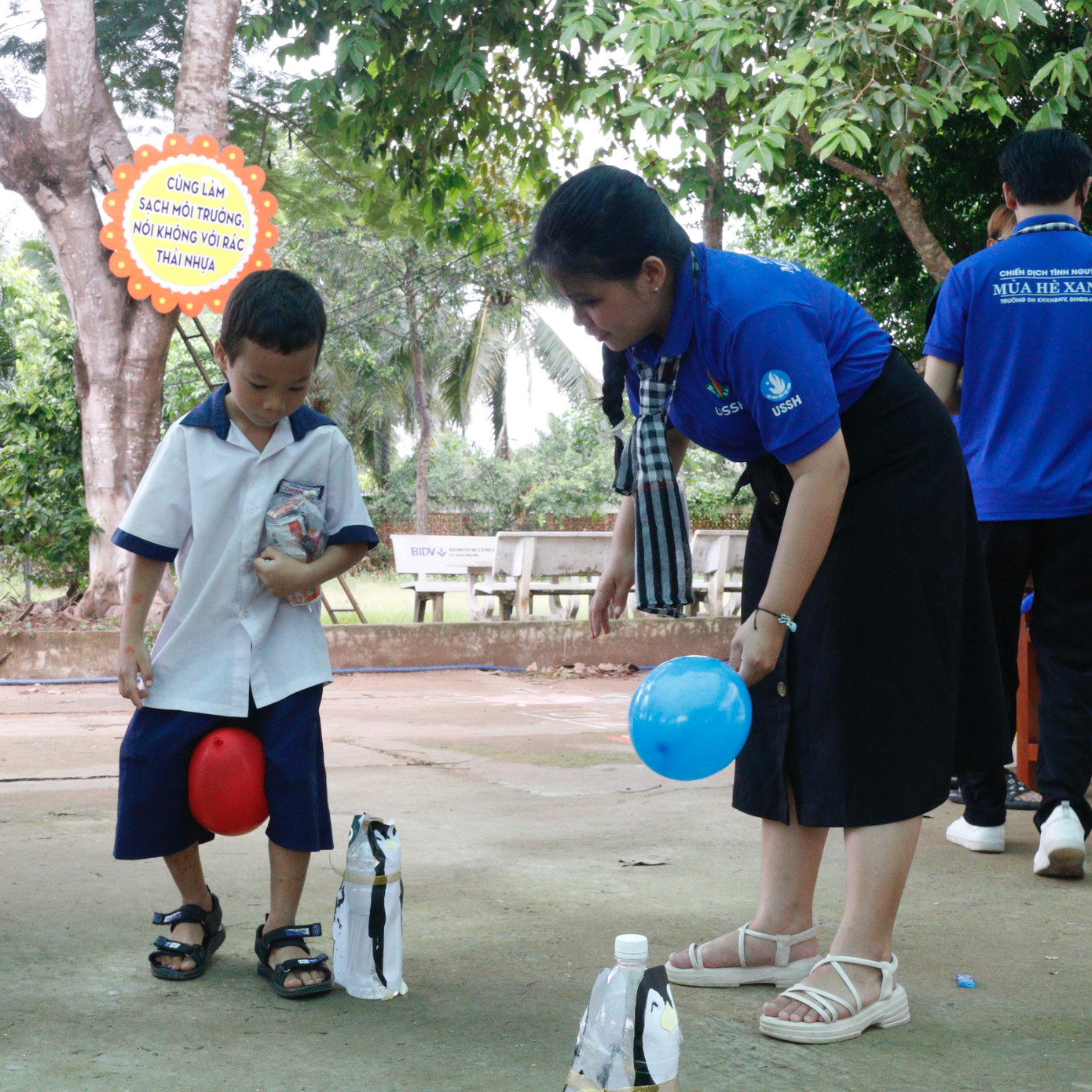 Ngoài việc thực hiện những công trình thanh niên, đội hình còn tổ chức nhiều hoạt động cho các em nhỏ tại địa phương như: Ngày hội thiếu nhi “Những Búp măng non”; hướng dẫn phân loại rác thải và tái chế rác thải nhựa thành dụng cụ học tập.