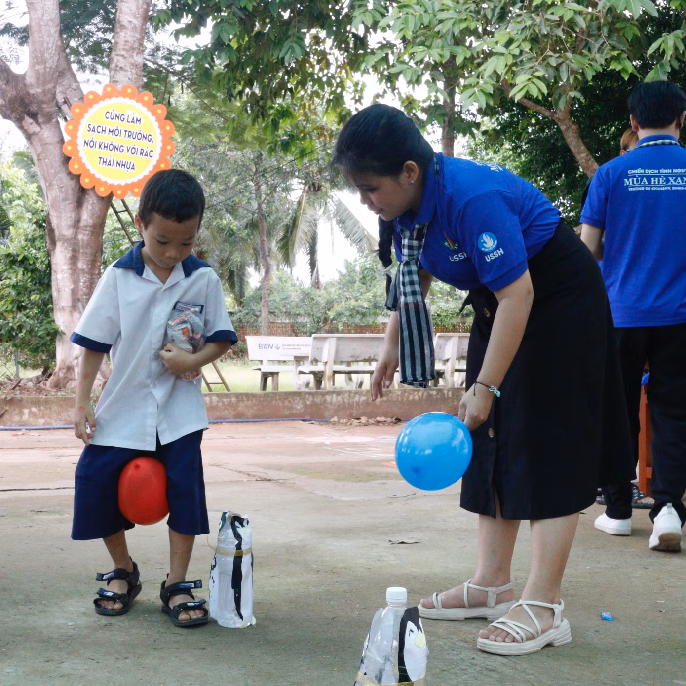 Ngoài việc thực hiện những công trình thanh niên, đội hình còn tổ chức nhiều hoạt động cho các em nhỏ tại địa phương như: Ngày hội thiếu nhi “Những Búp măng non”; hướng dẫn phân loại rác thải và tái chế rác thải nhựa thành dụng cụ học tập.