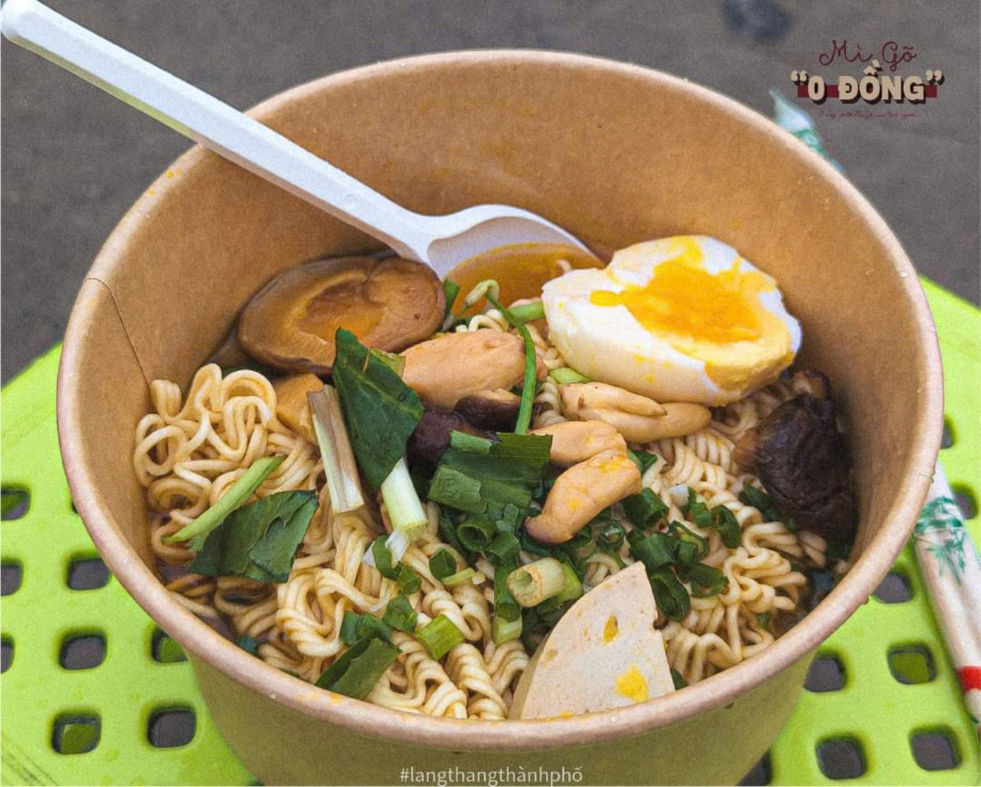 Tô mì dù nguyên liệu giản đơn nhưng nặng “nghĩa tình”.