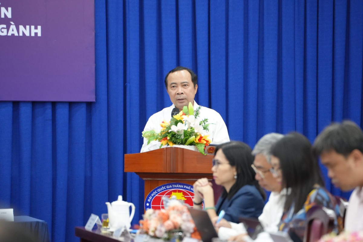 PGS. TS Vũ Hải Quân - Giám đốc ĐHQG TP. HCM thông tin tại buổi hội thảo. (Ảnh: ĐHQG TP. HCM) PGS. TS Vũ Hải Quân - Giám đốc ĐHQG TP. HCM thông tin tại buổi hội thảo. (Ảnh: ĐHQG TP. HCM)