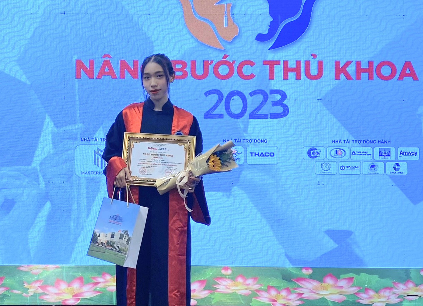 Tố Trinh tại buổi lễ trao tặng học bổng “Nâng bước thủ khoa 2023”. (Ảnh: NVCC) Tố Trinh tại buổi lễ trao tặng học bổng “Nâng bước thủ khoa 2023”. (Ảnh: NVCC)