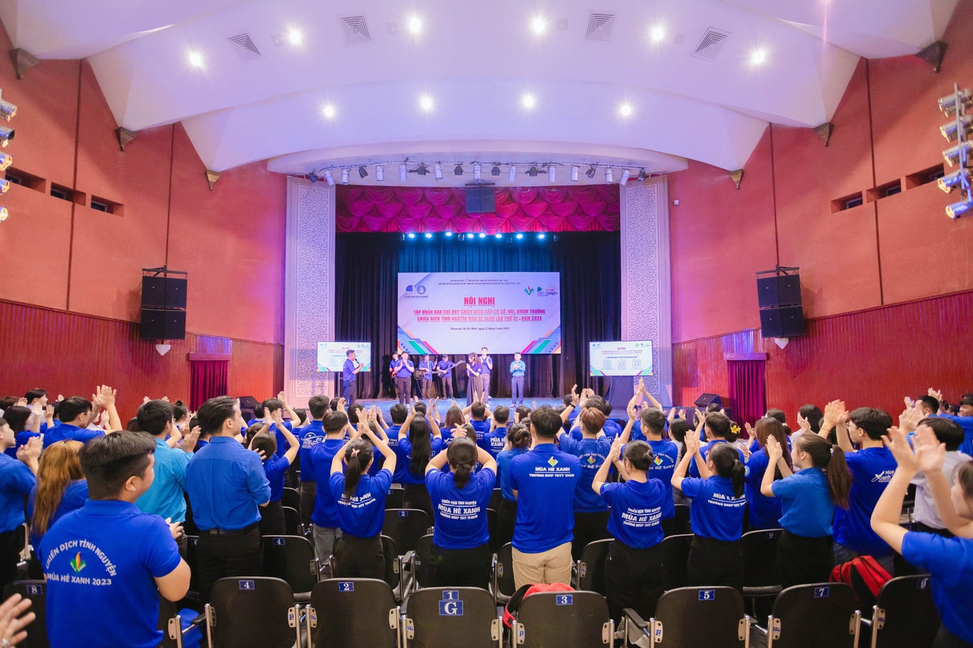 Rất đông các bạn sinh viên các trường đại học, học viện, cao đẳng tại TP. HCM cùng tham gia tập huấn. (Ảnh: TLTĐ)