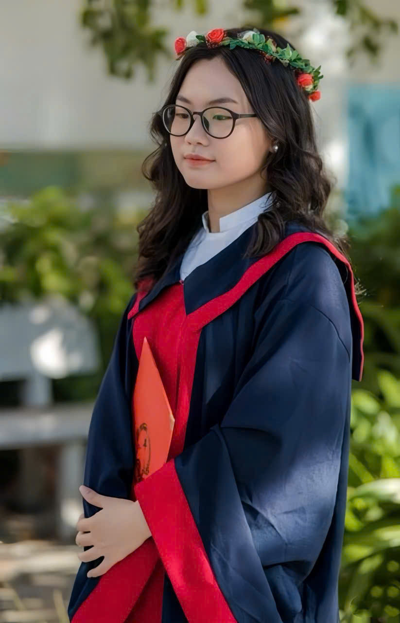 Dù mới là sinh viên năm thứ ba nhưng Trà Lam đã có cơ hội làm việc cho đấu trường sắc đẹp quốc tế. (Ảnh: Như Quyên)