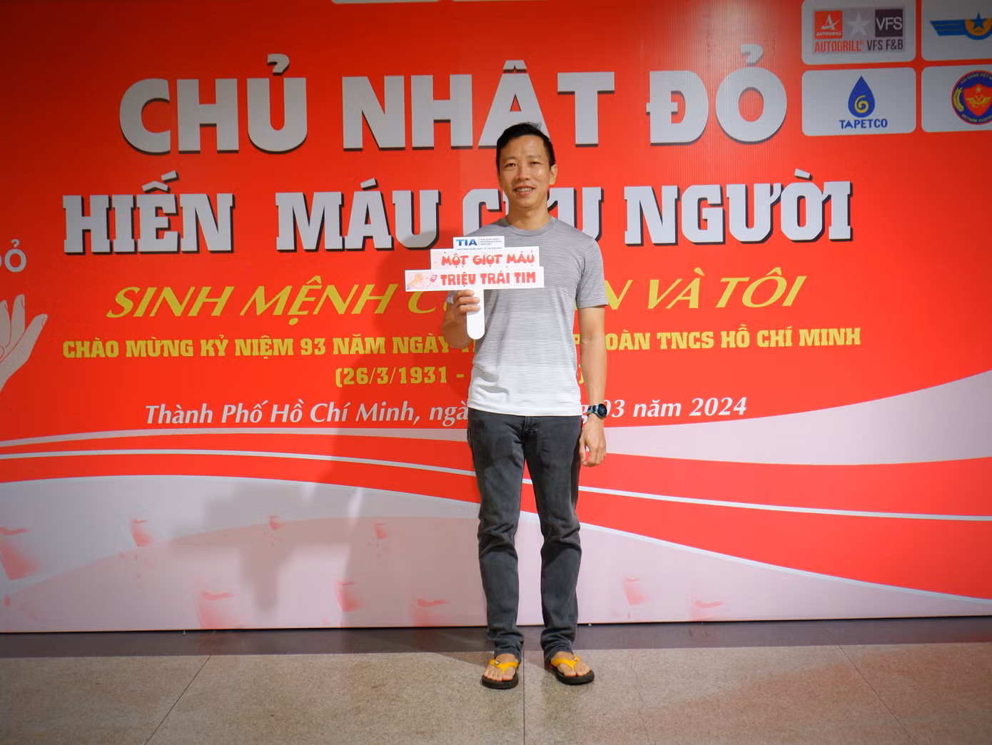Anh Yu Thanh Phong (một trong những người thuộc nhóm máu hiếm) tham gia chương trình hiến máu ‘Chủ nhật Đỏ’ lần này chia sẻ. “Mình rất vui khi được góp những giọt máu nhỏ vào cùng chương trình. Chương trình càng ý nghĩa khi phát động vào đúng vào Tháng Thanh niên. Rất đông các bạn đoàn viên, thanh niên đã cùng hưởng ứng đã thể hiện sức trẻ và sự xung kích trong hoạt động tình nguyện”.