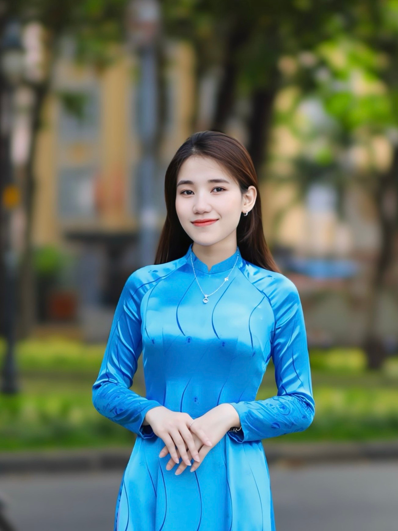 Chân dung nữ sinh Trịnh Thị Anh Đào. Chân dung nữ sinh Trịnh Thị Anh Đào.