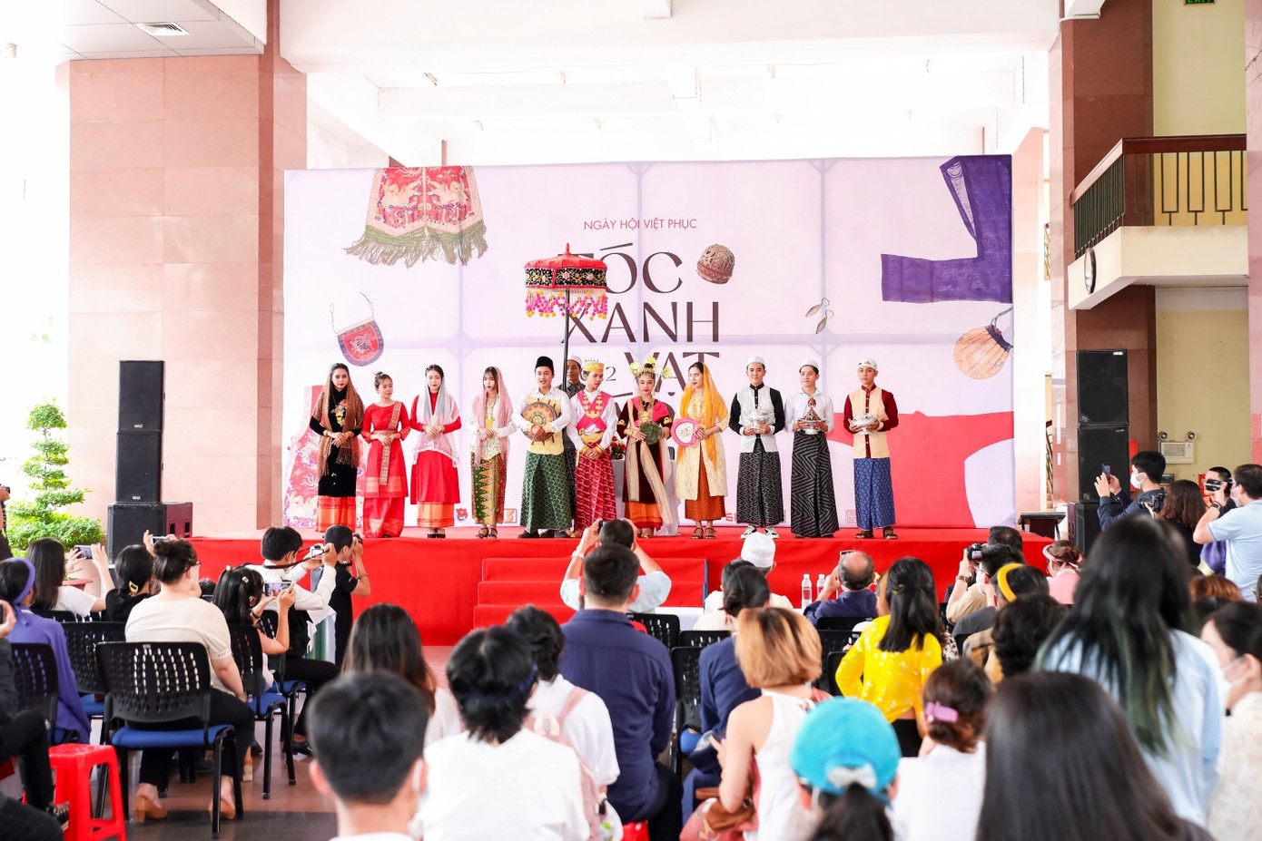 Sự kiện 'Tóc xanh vạt áo' 2022 thu hút nhiều bạn trẻ tại TP. HCM tham gia.