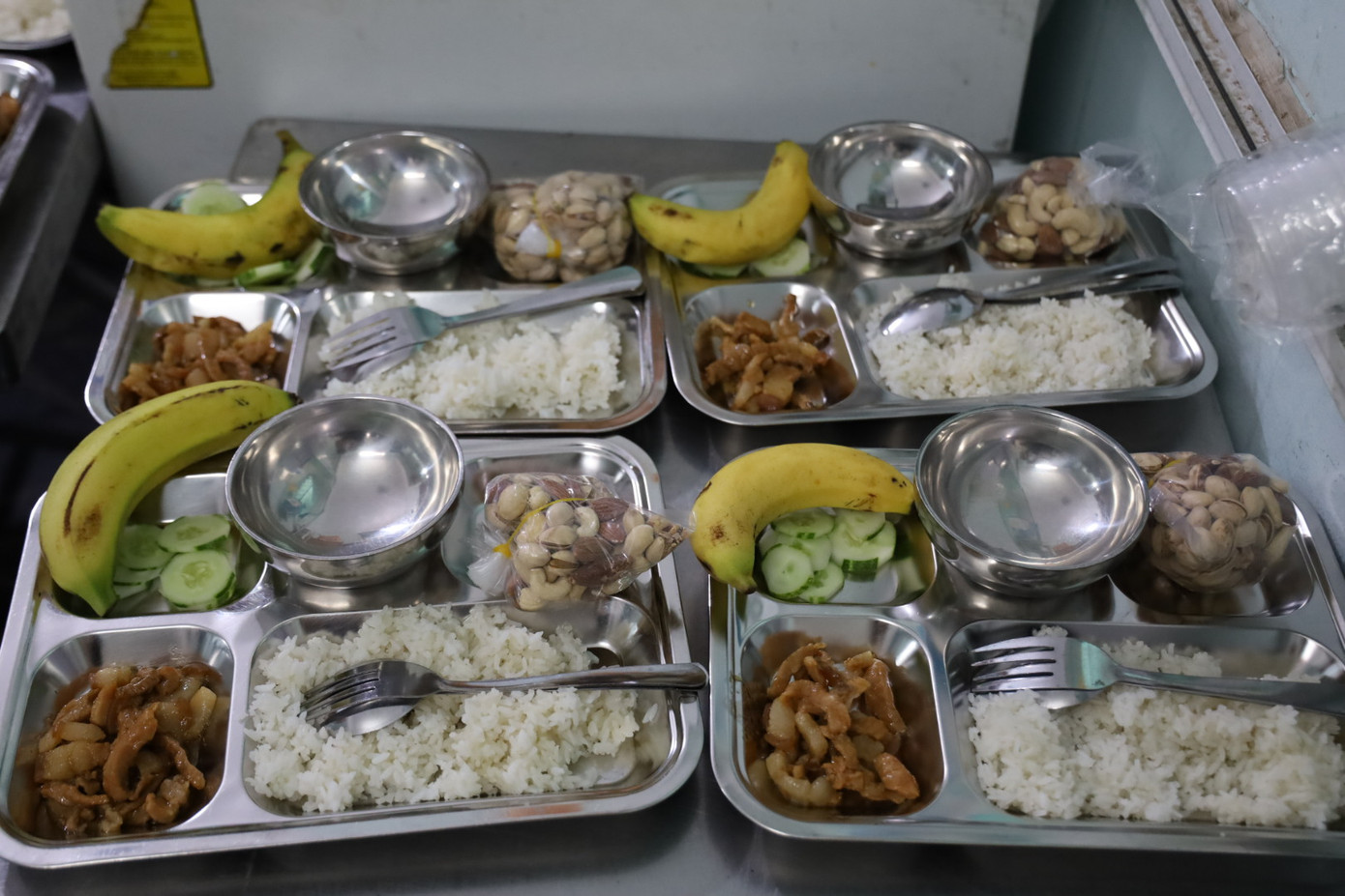 Những phần cơm nghĩa tình tại quán.