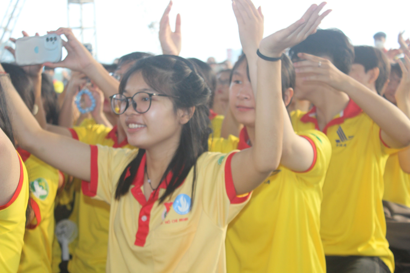 Sinh viên phấn khởi trong buổi Lễ ra quân chiến dịch 'Xuân Tình nguyện' năm 2024. Sinh viên phấn khởi trong buổi Lễ ra quân chiến dịch 'Xuân Tình nguyện' năm 2024.