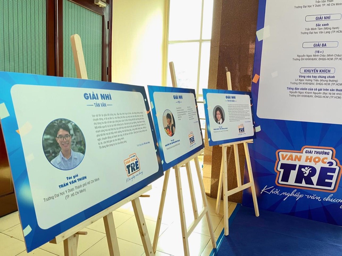 “Mỗi người đều có một ước mơ để theo đuổi. Từ đó, chúng ta đều có riêng cho mình những con đường. Điều quan trọng là chúng ta nên biết cách để cân bằng mọi thứ, biết tích lũy và tận dụng thời gian để hiện thực hóa những gì mà mình yêu thích”, anh Thiên chia sẻ. “Mỗi người đều có một ước mơ để theo đuổi. Từ đó, chúng ta đều có riêng cho mình những con đường. Điều quan trọng là chúng ta nên biết cách để cân bằng mọi thứ, biết tích lũy và tận dụng thời gian để hiện thực hóa những gì mà mình yêu thích”, anh Thiên chia sẻ.