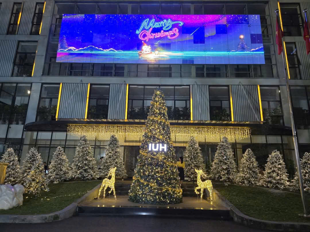 Ngoài chụp ảnh cùng hoạt cảnh Noel, trường ĐH Công nghiệp TP. HCM còn kết hợp phần thưởng trao giải cho bức ảnh ấn tượng và nhận được nhiều tương tác nhất.