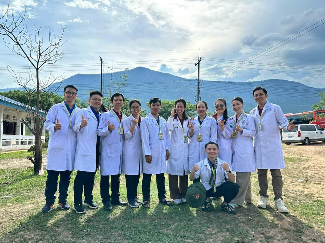 Chiến sĩ tình nguyện của trường ĐH Y Dược TP. HCM tích cực hoạt động, mang tinh thần sẵn sàng, quyết tâm đến với chiến dịch Hè.