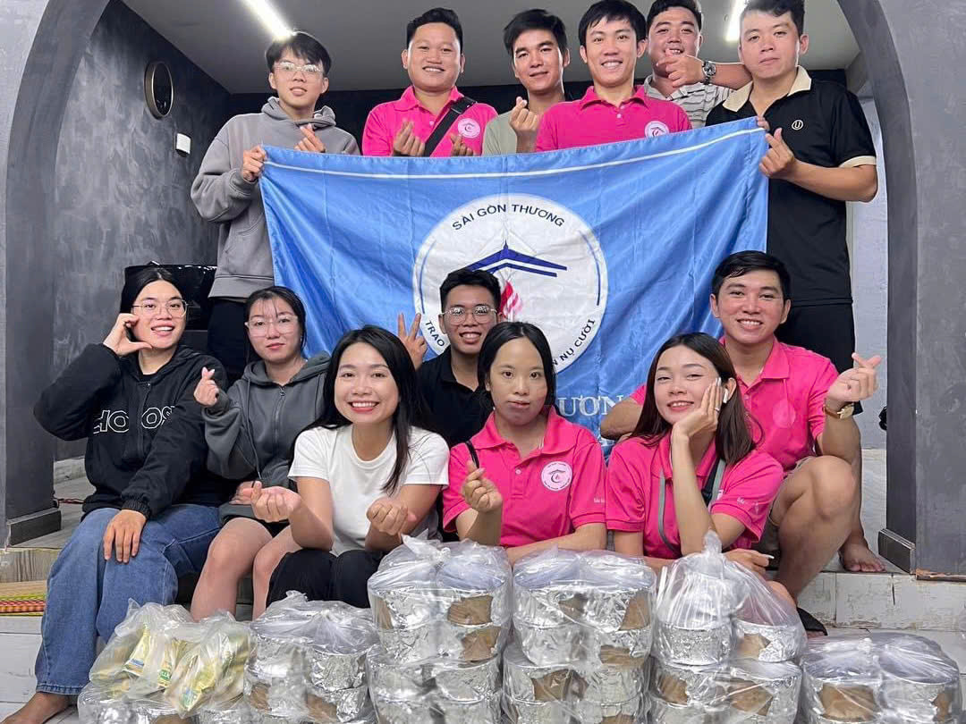 Các bạn tình nguyện tại 'Sài Gòn Thương'. Các bạn tình nguyện tại 'Sài Gòn Thương'.