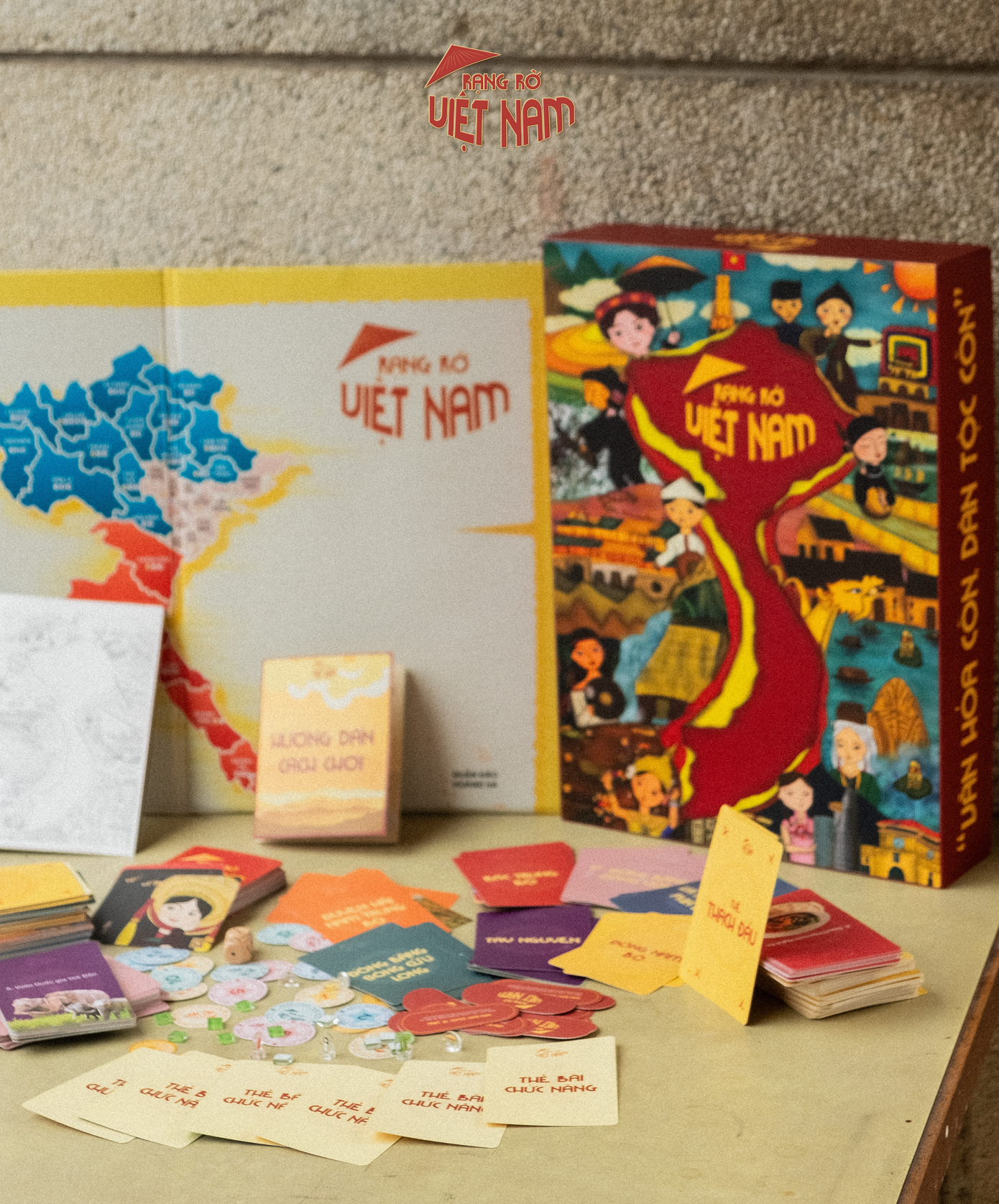 Bộ board game 'Rạng rỡ Việt Nam' mang đậm màu sắc dân tộc từ thiết kế đến nội dung.