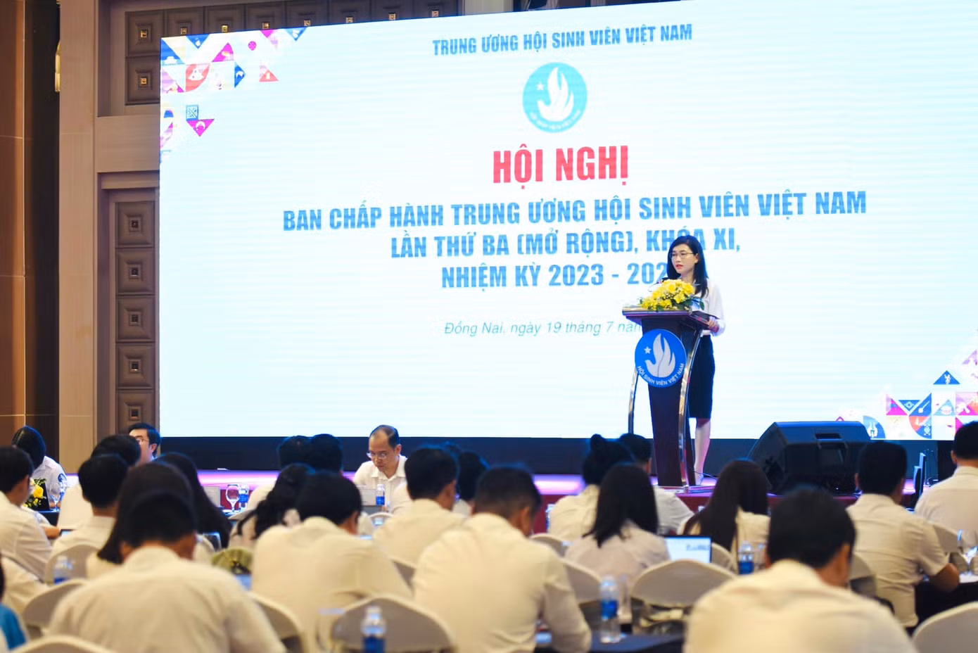 Chị Hồ Hồng Nguyên phát biểu tại Hội nghị.