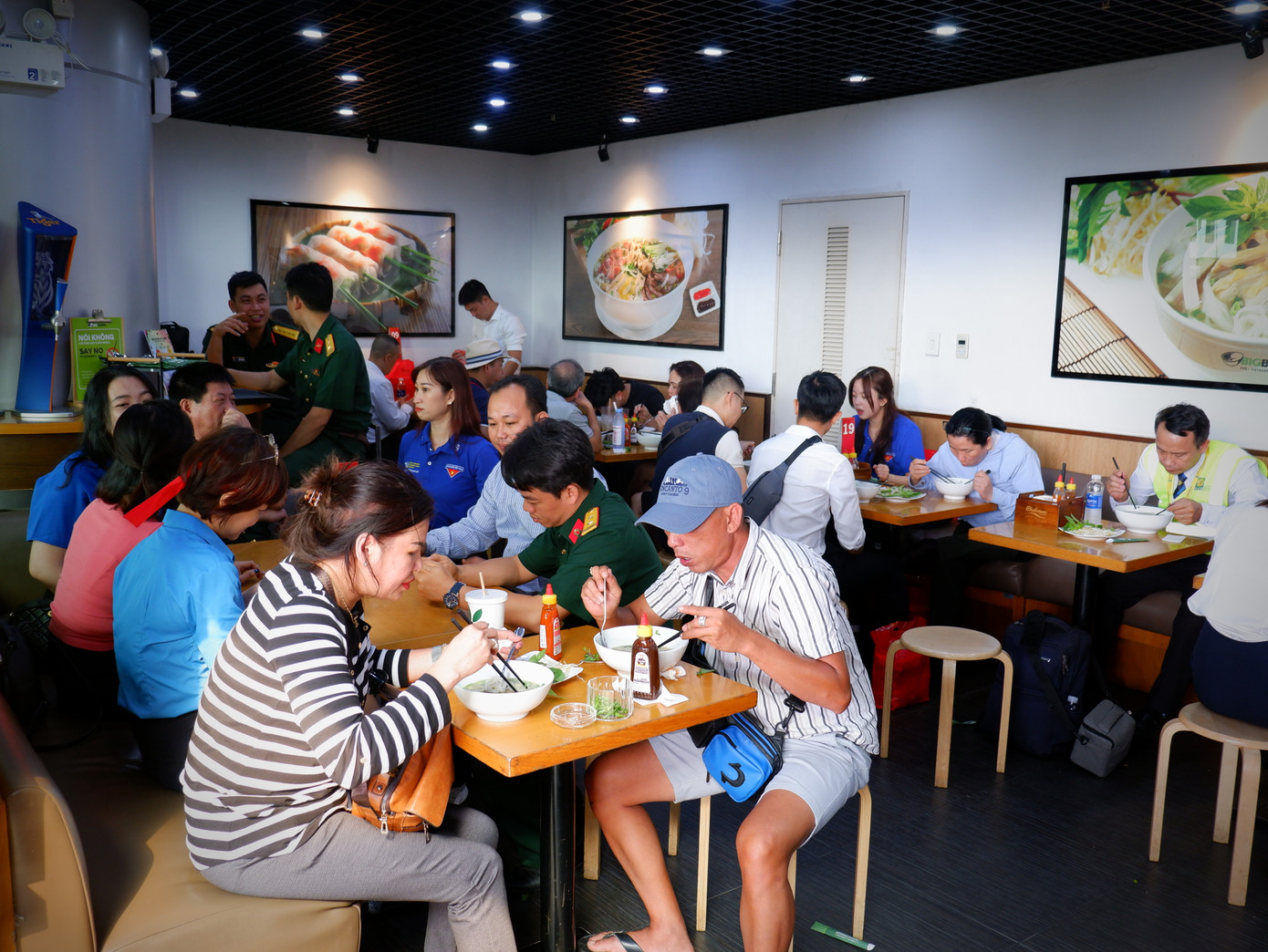 Sau khi hiến máu, người tham gia còn mời ăn phở thương hiệu Autogrill VFS F&amp;B tại ga Quốc ngoại.