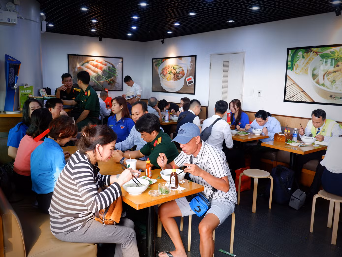Sau khi hiến máu, người tham gia còn mời ăn phở thương hiệu Autogrill VFS F&amp;B tại ga Quốc ngoại.