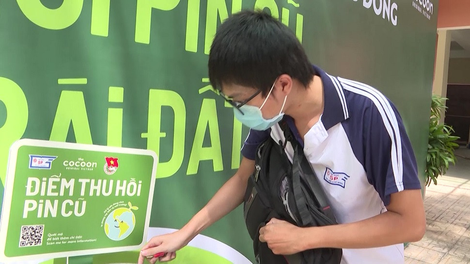 Chương trình, sắp xếp các thùng thu hồi pin tới các điểm thu trên địa bàn TP. HCM.