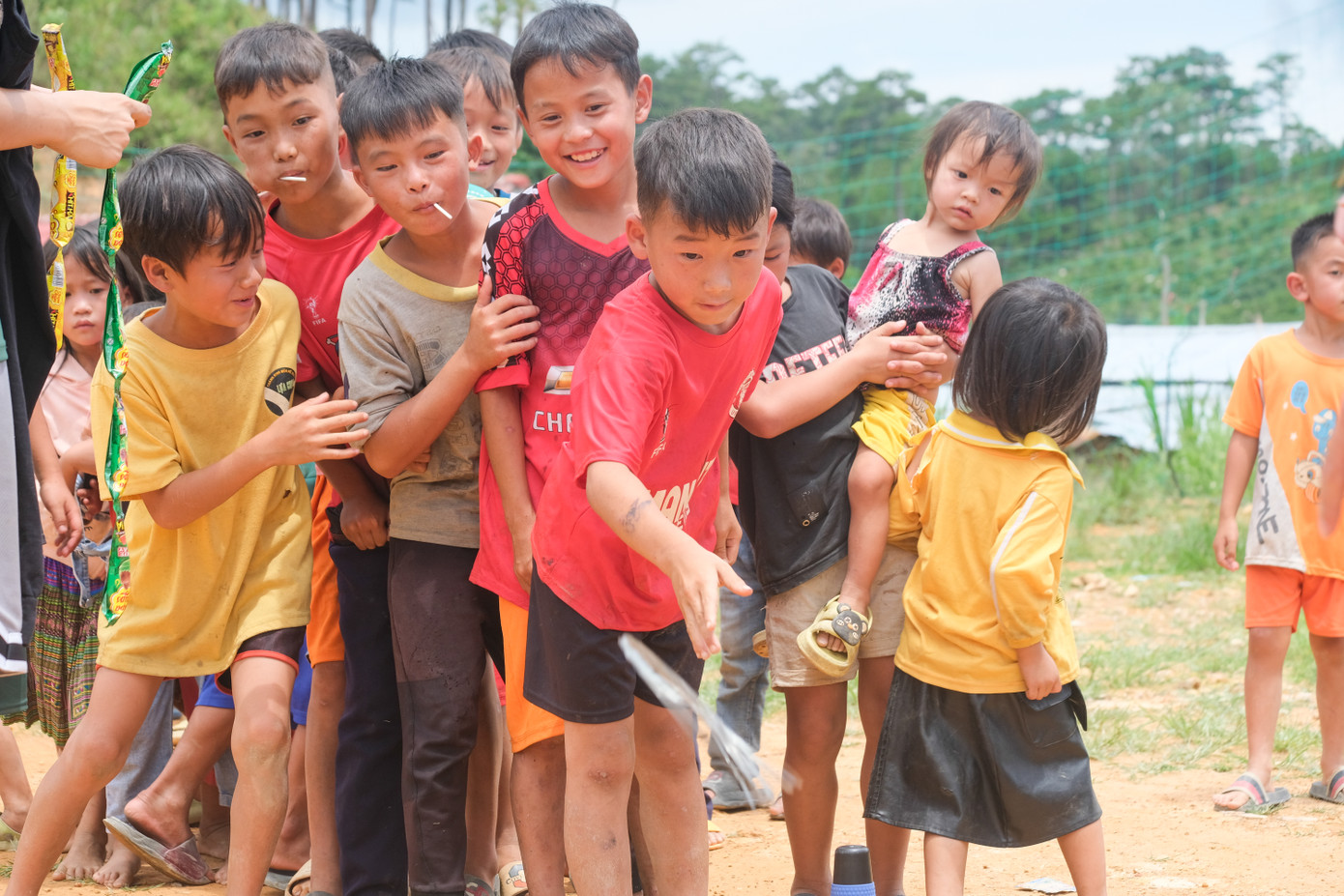 Không gian đầy ắp tiếng cường tại gian hàng trò chơi. Không gian đầy ắp tiếng cường tại gian hàng trò chơi.