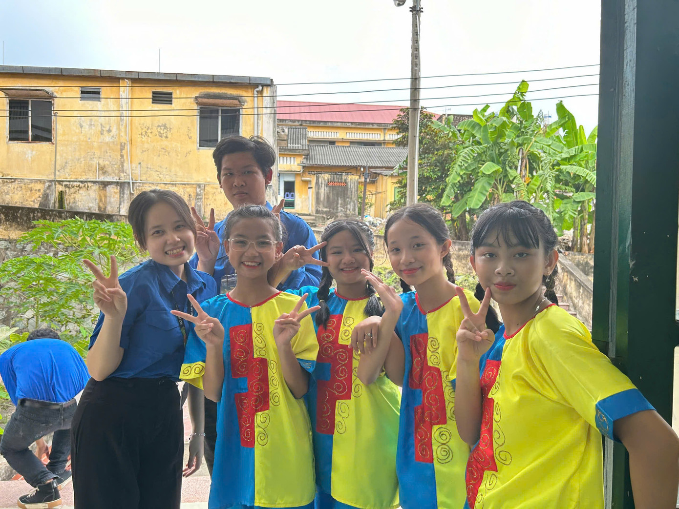 Từ một người nhút nhát, Hoàng Mai đã tự tin bước ra khỏi vòng an toàn, bứt phá bản thân tại các hoạt động sinh viên. Từ một người nhút nhát, Hoàng Mai đã tự tin bước ra khỏi vòng an toàn, bứt phá bản thân tại các hoạt động sinh viên.