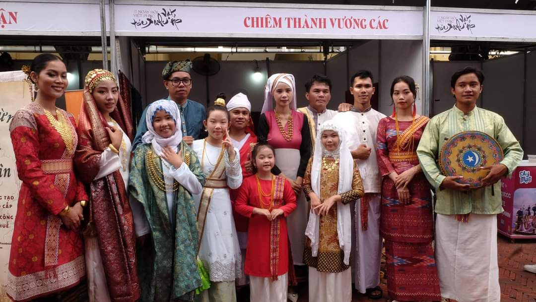 Các gian hàng tại Ngày hội có rất đông các bạn trẻ cùng tham gia trải nghiệm. (Ảnh: BTC)