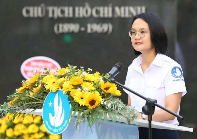 Chị Trần Thu Hà - Chủ tịch Hội Sinh viên TP. HCM phát biểu tại buổi lễ. (Ảnh: Ngô Tùng) Chị Trần Thu Hà - Chủ tịch Hội Sinh viên TP. HCM phát biểu tại buổi lễ. (Ảnh: Ngô Tùng)