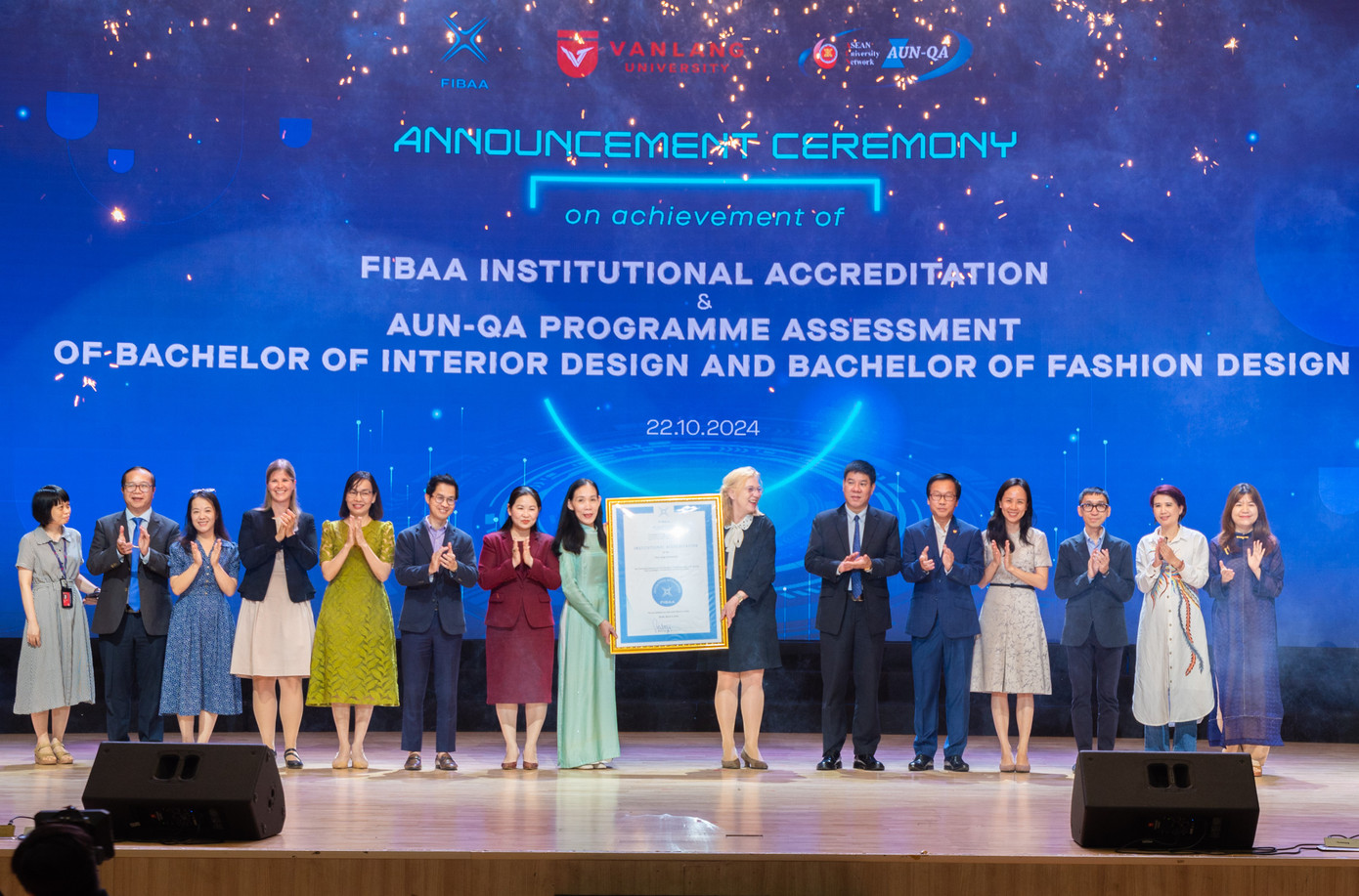 Tổ chức kiểm định chất lượng FIBAA trao chứng nhận kiểm định chất lượng cơ sở giáo dục cho trường ĐH Văn Lang. Tổ chức kiểm định chất lượng FIBAA trao chứng nhận kiểm định chất lượng cơ sở giáo dục cho trường ĐH Văn Lang.