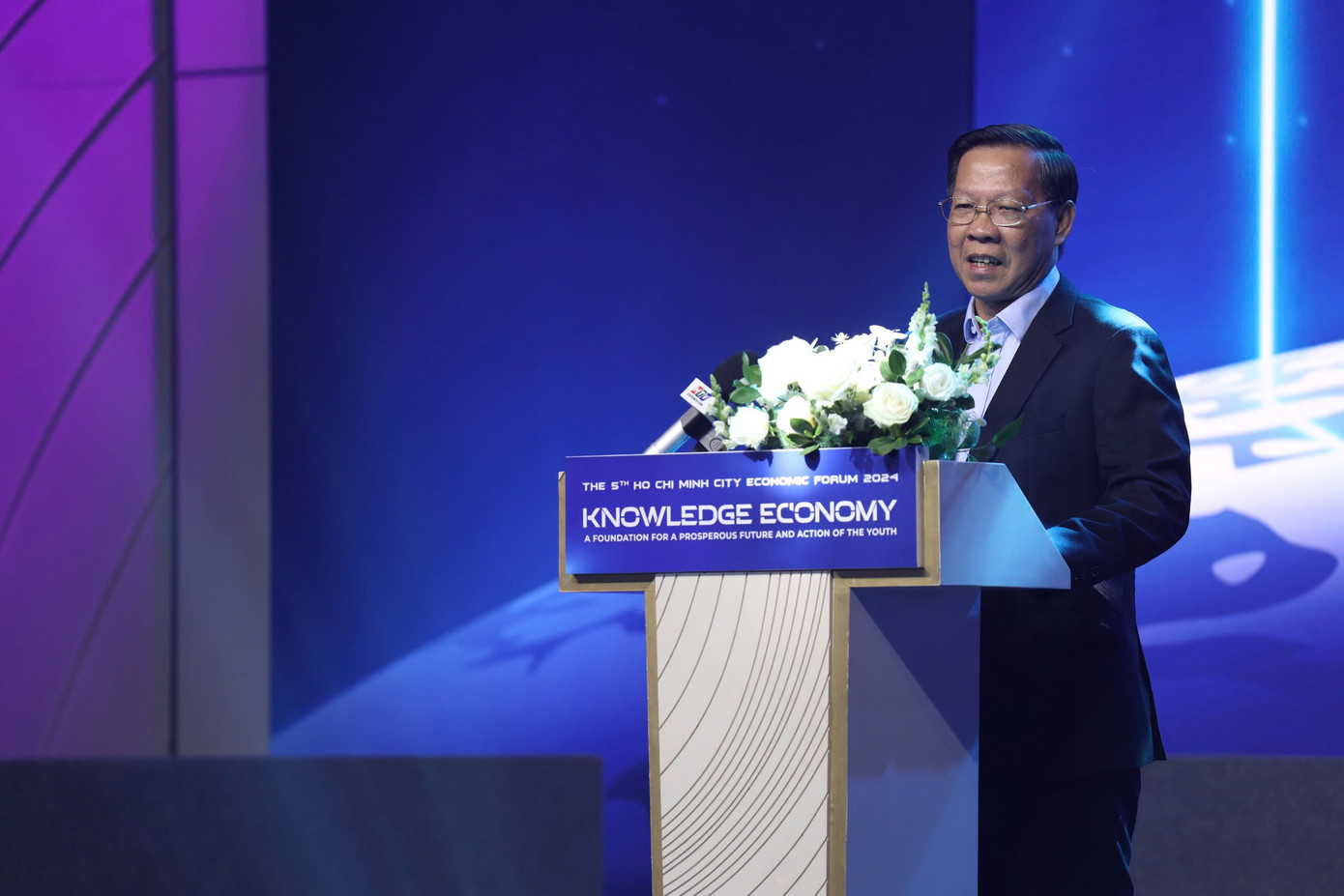 Chủ tịch UBND TP. HCM Phan Văn Mãi phát biểu chào mừng diễn đàn. (Ảnh: WEF) Chủ tịch UBND TP. HCM Phan Văn Mãi phát biểu chào mừng diễn đàn. (Ảnh: WEF)