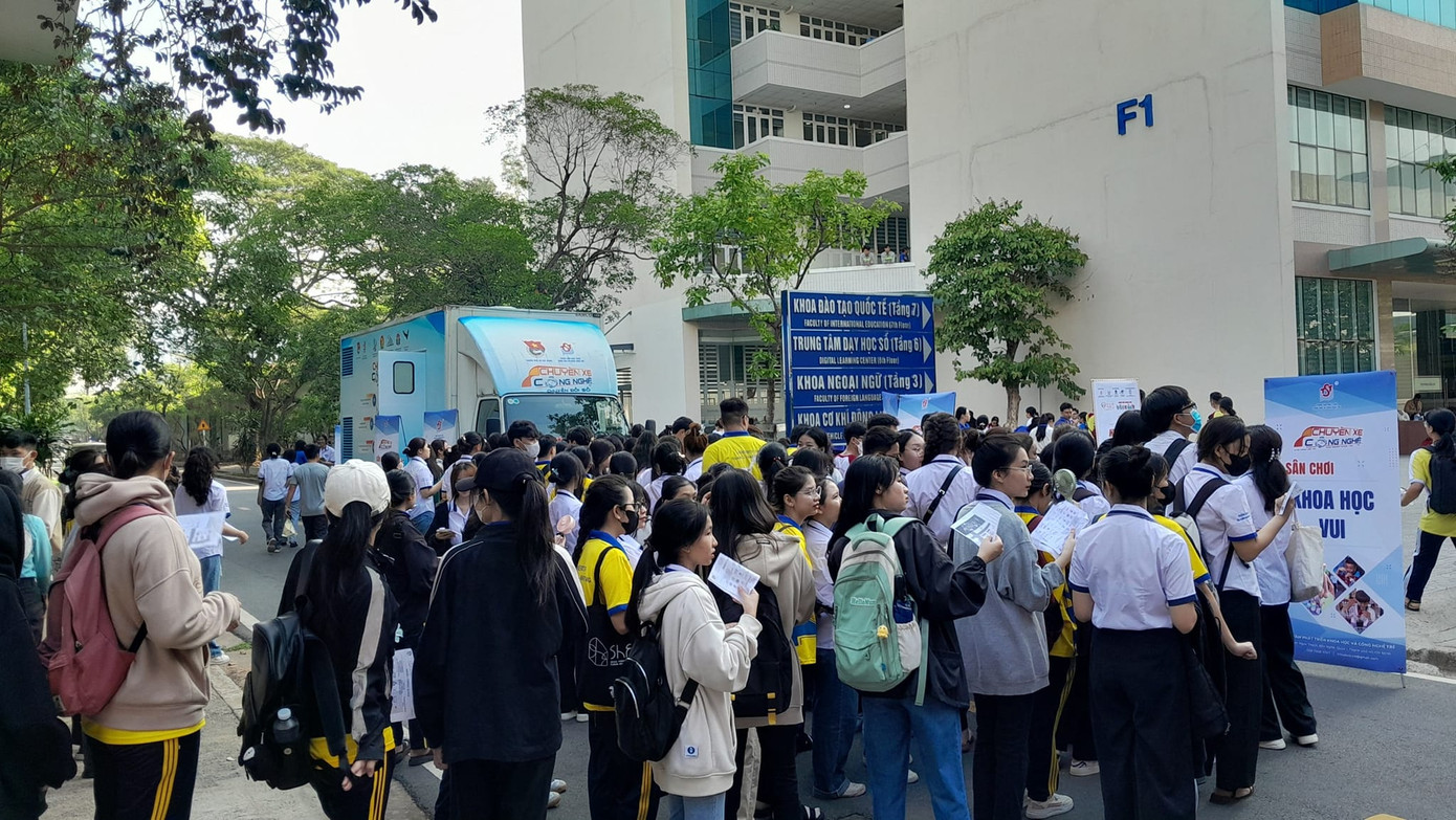 Rất đông các bạn sinh viên các trường đại học tại TP. HCM tham gia Liên hoan. (Ảnh: TLTĐ) Rất đông các bạn sinh viên các trường đại học tại TP. HCM tham gia Liên hoan. (Ảnh: TLTĐ)