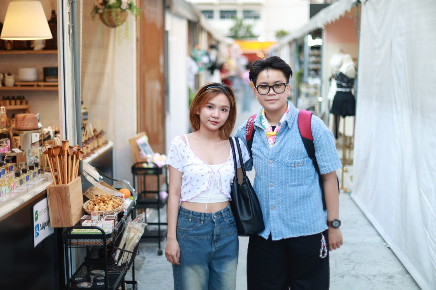 Hồng Ngọc (trái) và Kiều Giang (phải) trân trọng những khoảnh khắc tại Thái Lan. (Ảnh: NVCC)