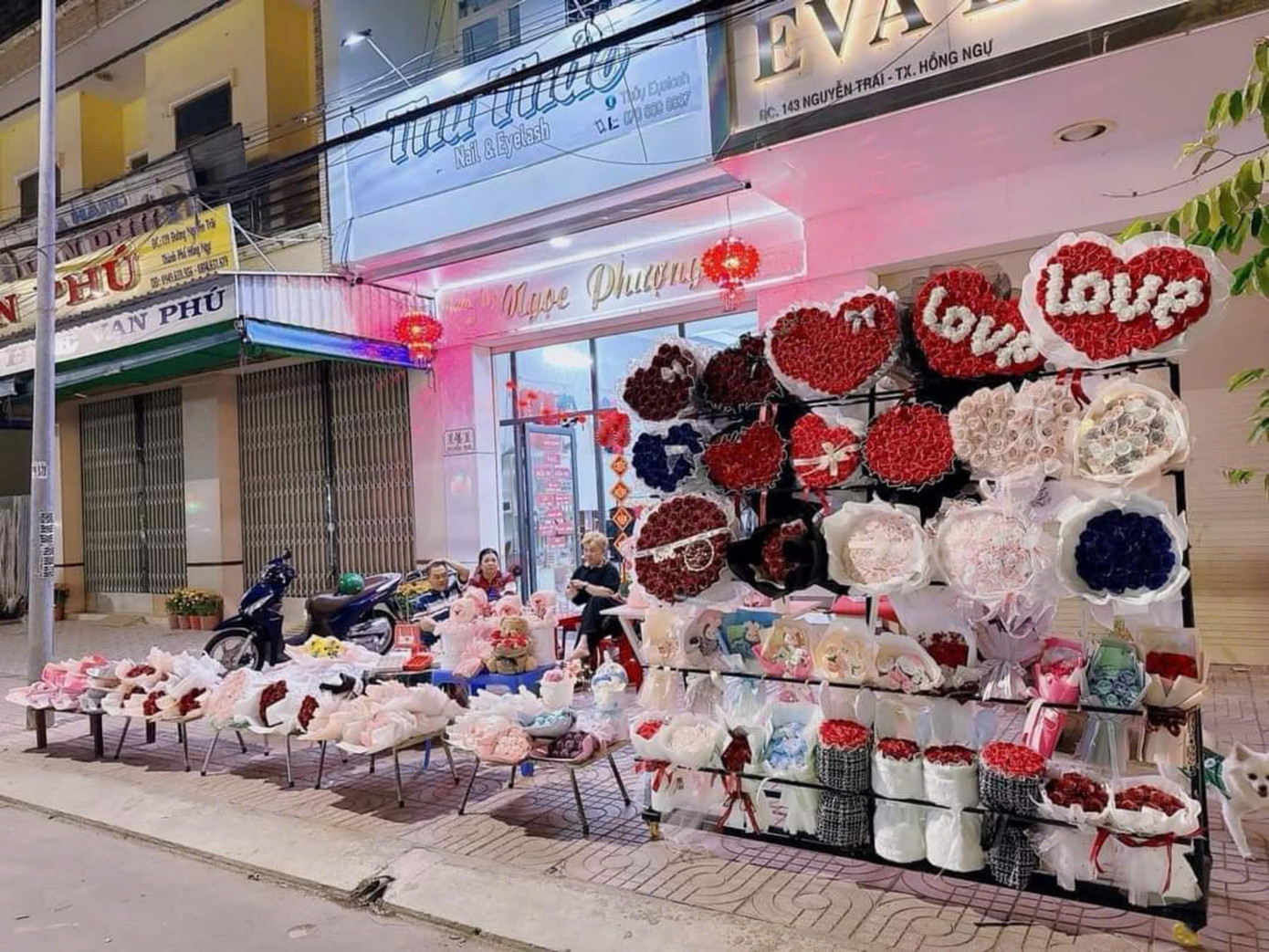 Trào lưu sản phẩm quà tặng từ móc len đã có từ lâu, nhưng mẫu mã và kiểu dáng luôn được các cửa hàng cải tiến để phù hợp với xu hướng mới của bạn trẻ.