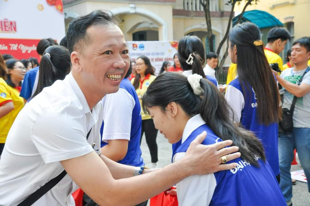 Những 'chuyến xe 0 đồng' đã mang lại niềm vui cho các bạn sinh viên có hoàn cảnh khó khăn của trường ĐH Sài Gòn. Những 'chuyến xe 0 đồng' đã mang lại niềm vui cho các bạn sinh viên có hoàn cảnh khó khăn của trường ĐH Sài Gòn.