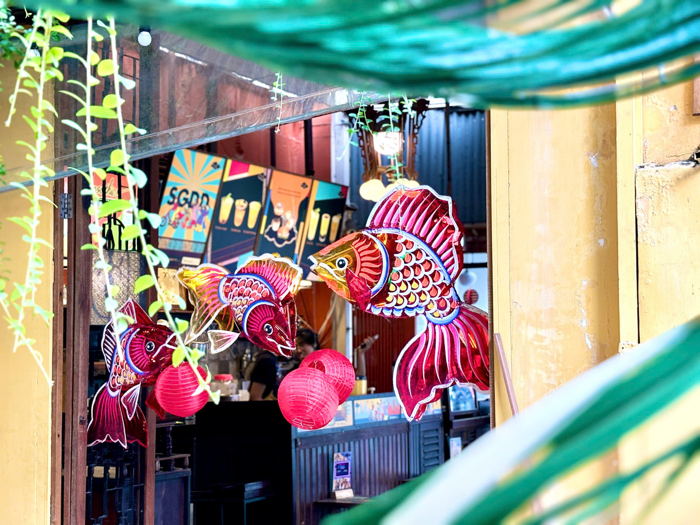 Hình ảnh trang trí chủ đề Trung Thu tại quán Cà phê Sài Gòn Đậm Đắng.