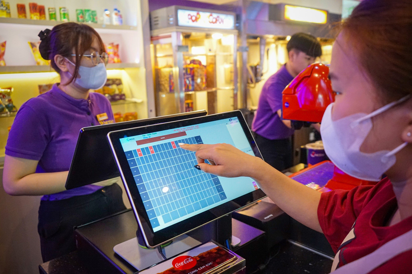 Hệ thống bán vé của rạp phim ‘vỡ trận’ vì bạn trẻ đến xem phim ‘Đào, phở và piano’ quá đông ảnh 2